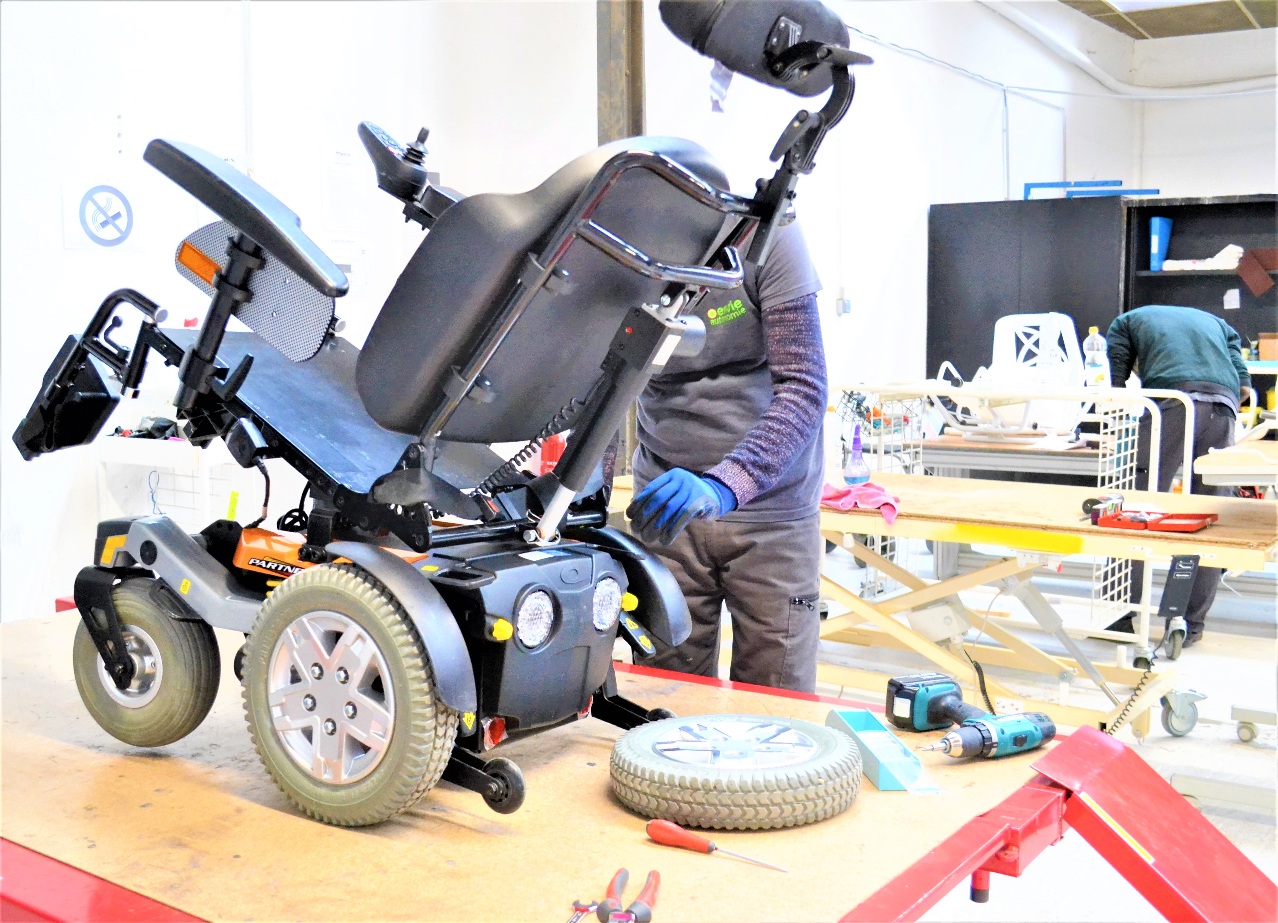 Photo d'une remise à neuf d'un fauteuil roulant